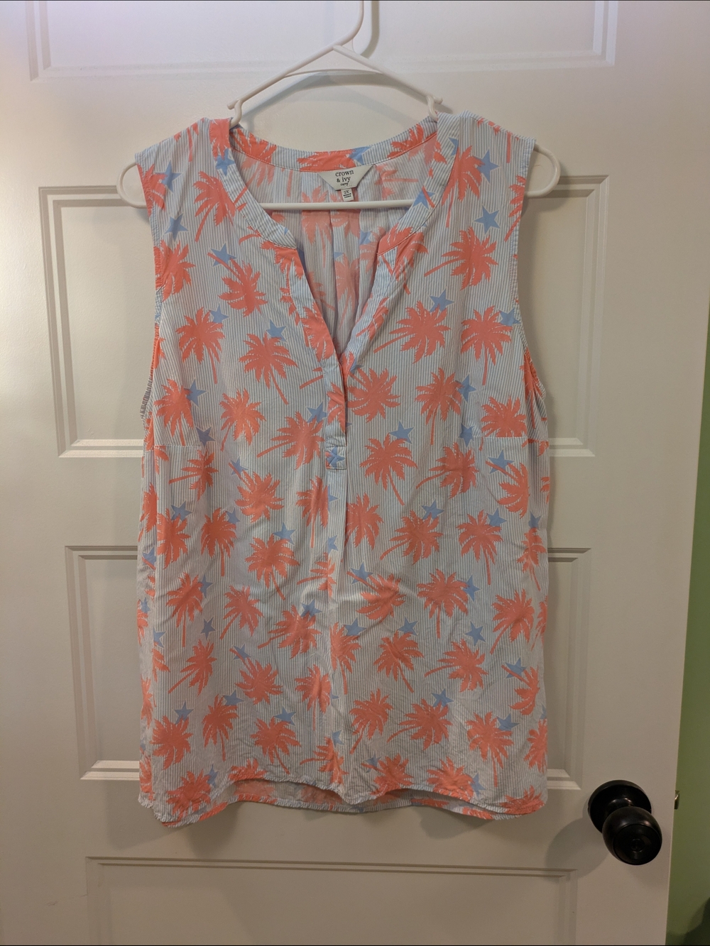 🔴 3/$15  Coral Palm-Print Sleeveless Top